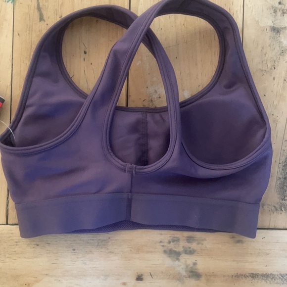 Woman’s under armour sports bra size x small - Picture 4 of 6